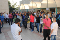 بالصور: المئات يؤدون صلاة العيد في المسجد العمري الكبير بمدينة الرملة 